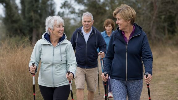 Nordic walking : découvrir une activité conviviale et accessible