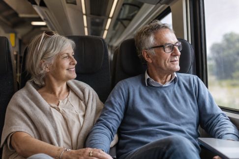 Petites astuces pour voyager en train sereinement après la retraite