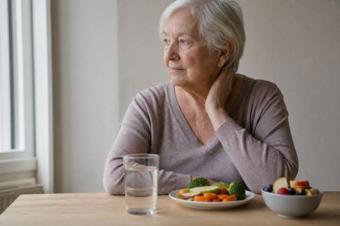 Hydratation et alimentation : repenser ses habitudes après la soixantaine