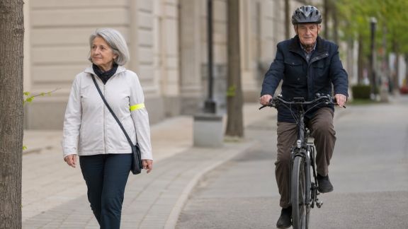 Sécuriser ses trajets urbains : astuces pour piétons et cyclistes seniors