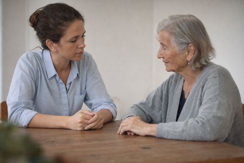 Être aidant, comment dialoguer sereinement avec la personne aidée ?