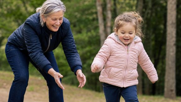 Mobilité et petits-enfants : transformer les sorties en jeux actifs